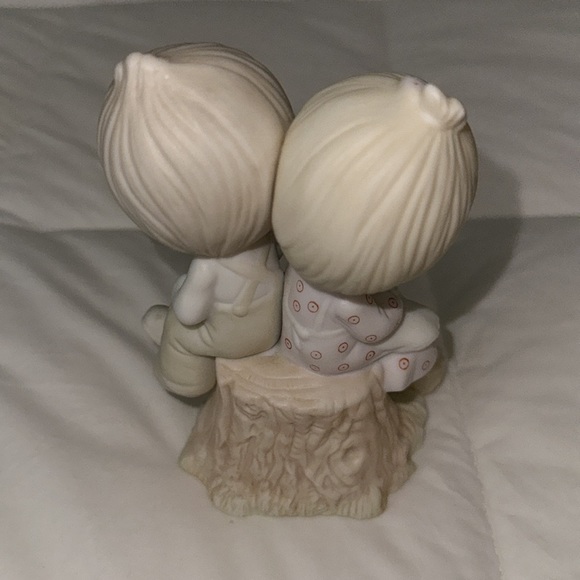 Jonathan & David - Love One Another Figurine - Picture 5 of 7